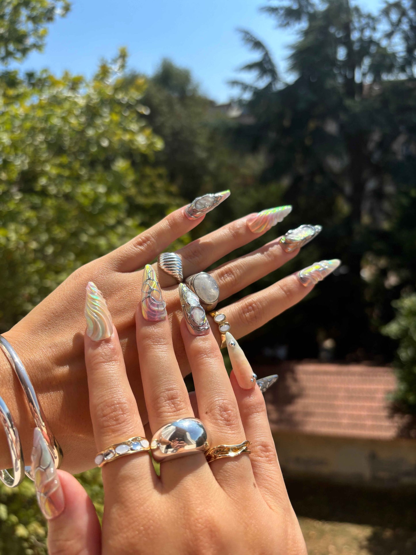 Faux ongles press-on 3D Galactic – stiletto gris chromé FancyNails