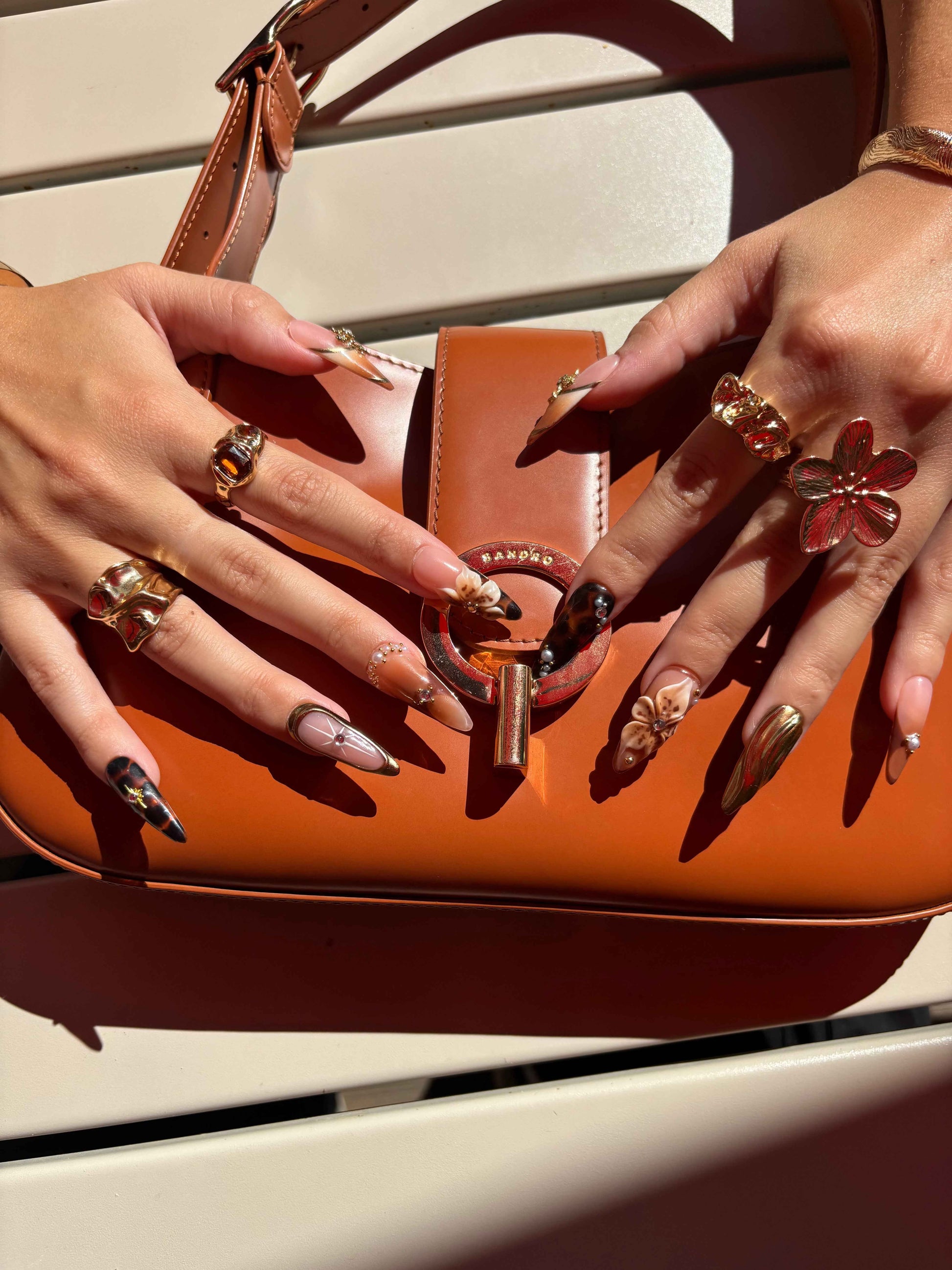 Faux ongles press-on 3D Mob Wife – stiletto marron doré FancyNails