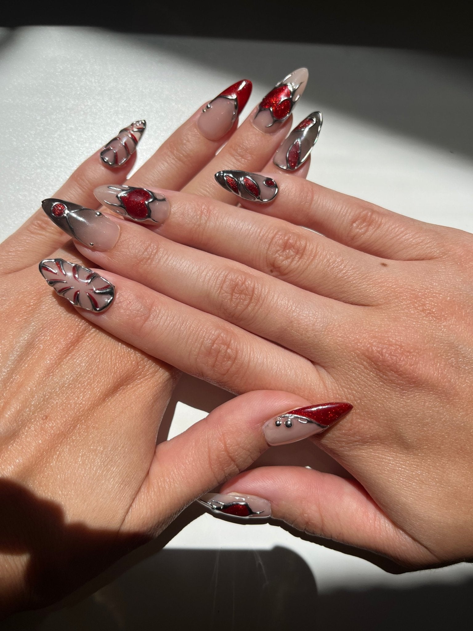 Faux ongles press-on 3D Metal Heart – chrome argent cœur FancyNails