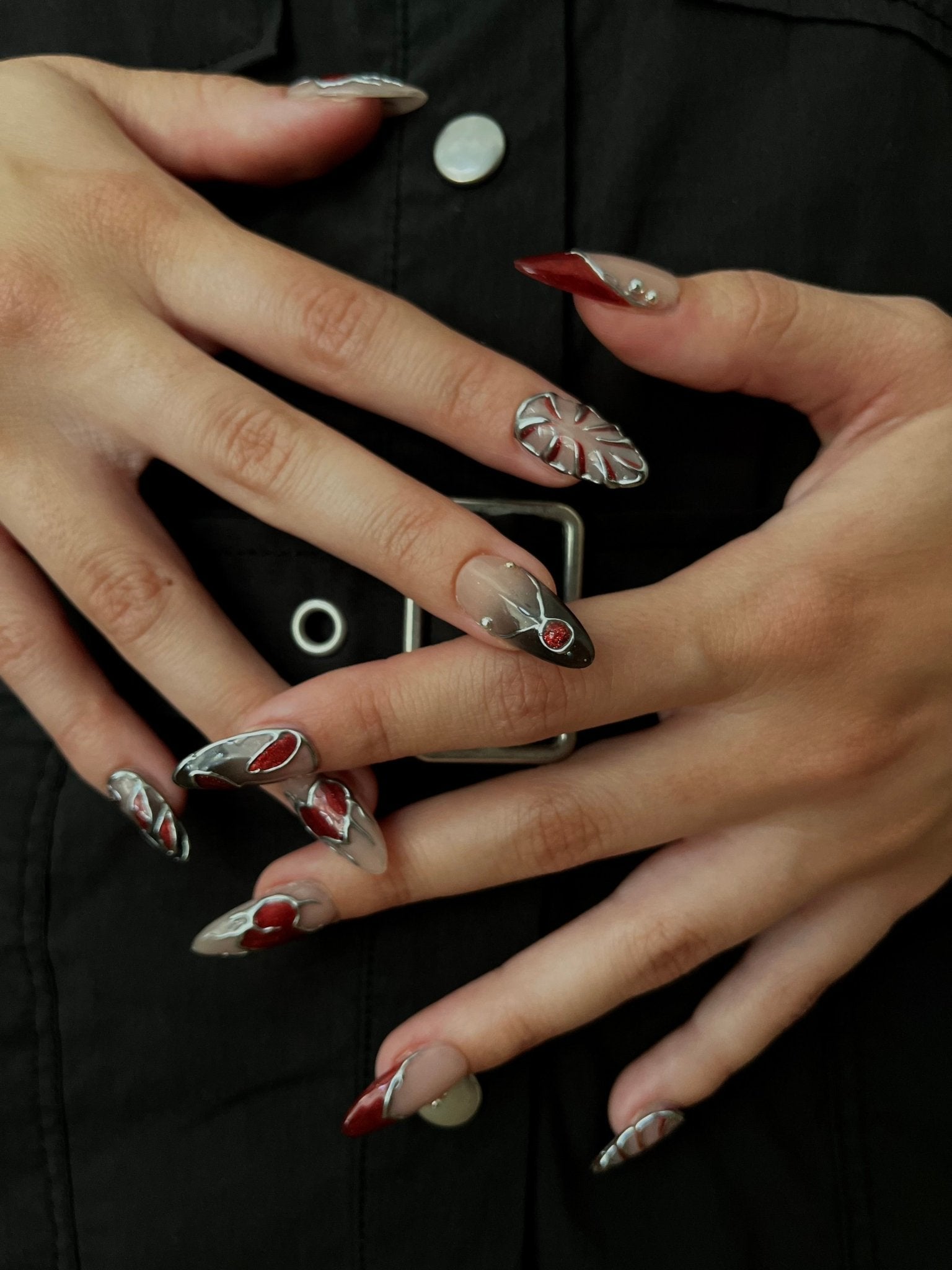 Faux ongles press-on 3D Metal Heart – chrome argent cœur FancyNails