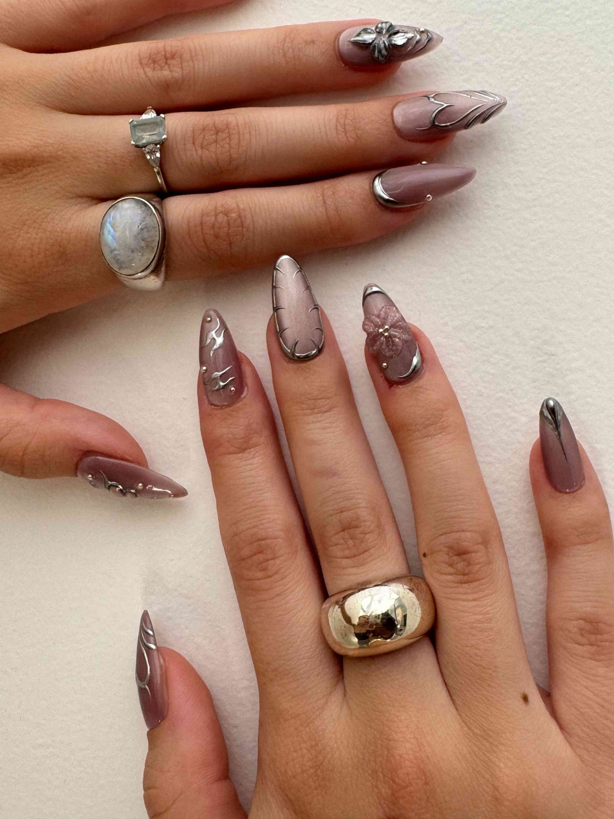 Faux ongles press-on Nebula Silver – chrome holographique argenté FancyNails